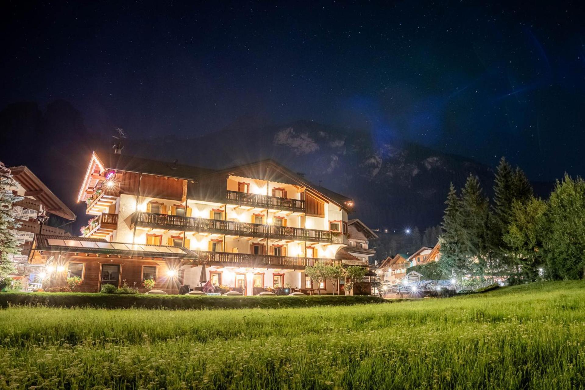 Bed and Breakfast Garni Letizia Campitello di Fassa Esterno foto